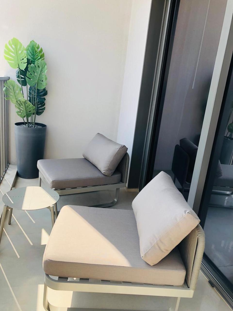 Apartment Mag 960 6 Mins To Burj Khalifa Free Chauffeur Service For Bookings 7 Days And To And From From Airport Dxb ,luxury Quality,complimentary Guest Welcome Pack Dubai